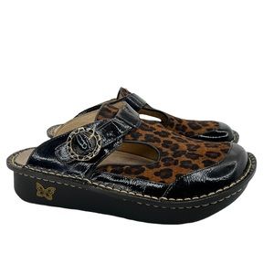 alegria leopard print clogs